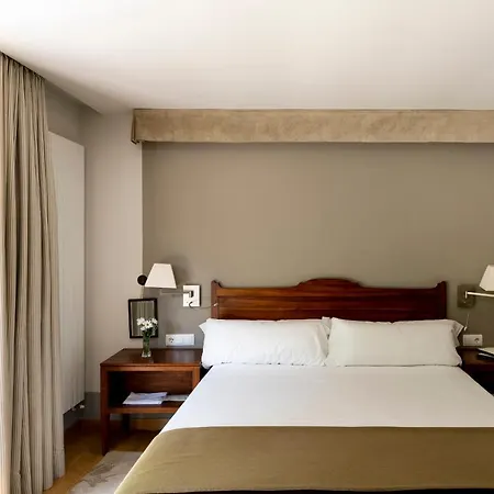 Hotel De 4*